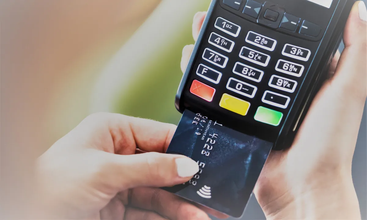 Illustration for the article: How to Compare Credit Card Offers Side by Side Before Applying