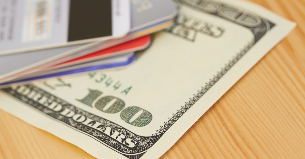 Illustration for the article: Annual Fee vs. No Annual Fee Credit Cards: Is It Worth Paying?