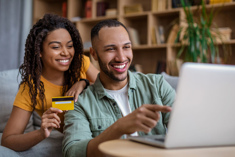Illustration for the article: How to Choose the Right Rewards Card Based on Your Spending Habits